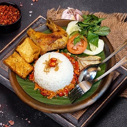 Menu Nasi Ayam Sambel Lemper